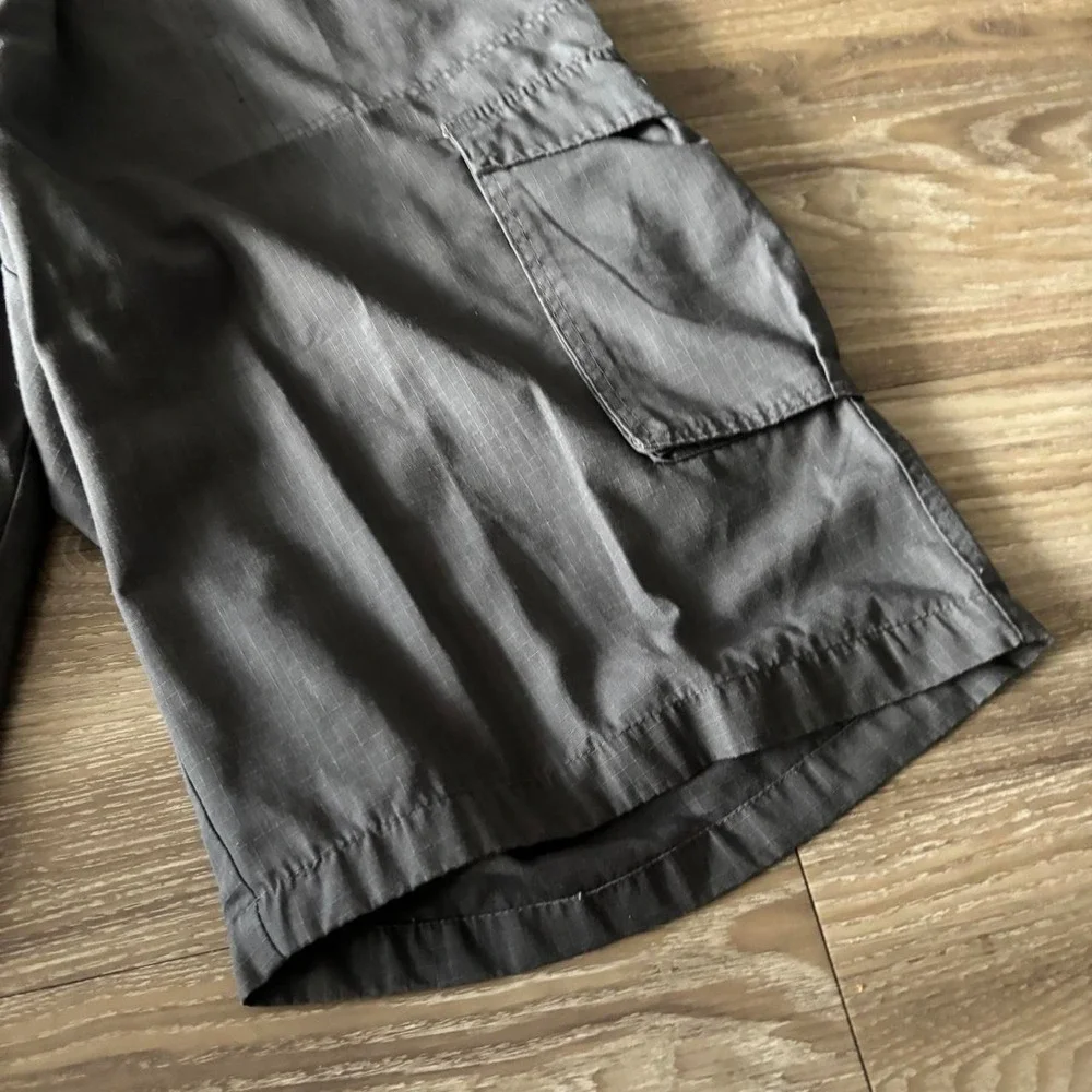 'Vintage Y2K/2000s Baggy Grey Skater Cargo Shorts! Size 44